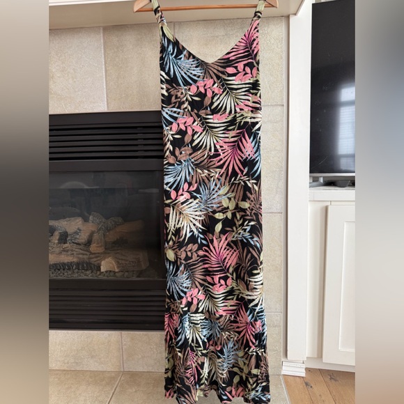Hurley Floral Palm Ruffled Maxi Dress - Picture 3 of 9